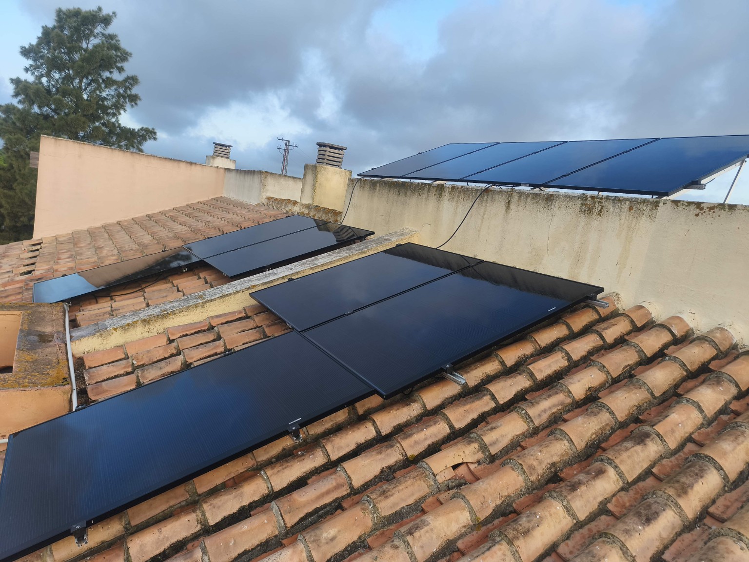 Paneles solares sobre tejado