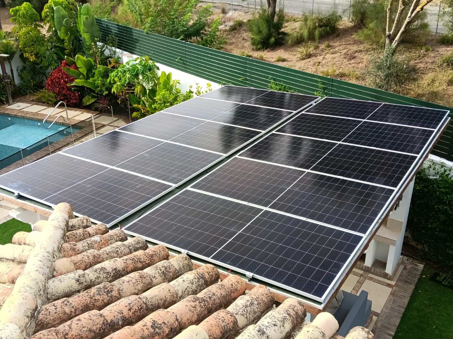 Paneles solares en tejado