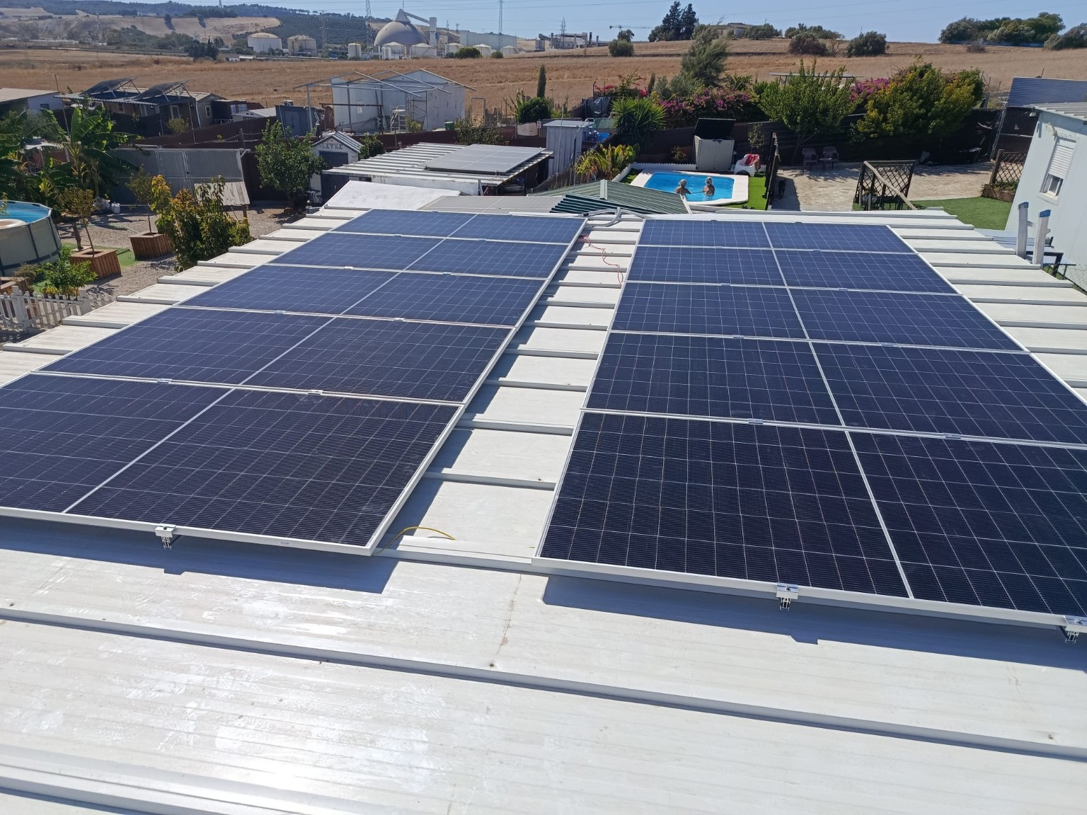 Paneles solares en tejado